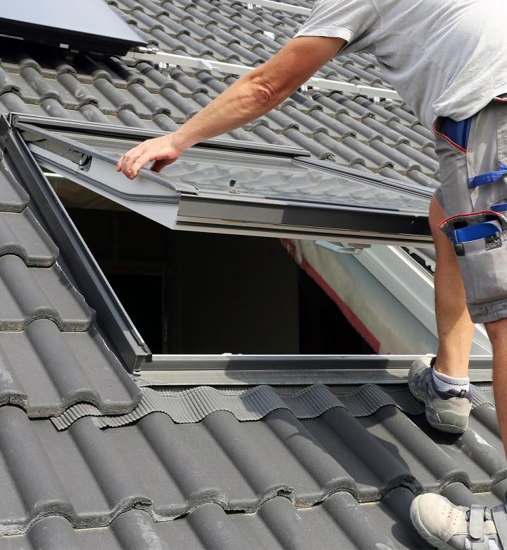 Maîtrise de la pose de fenêtres de toit Velux.